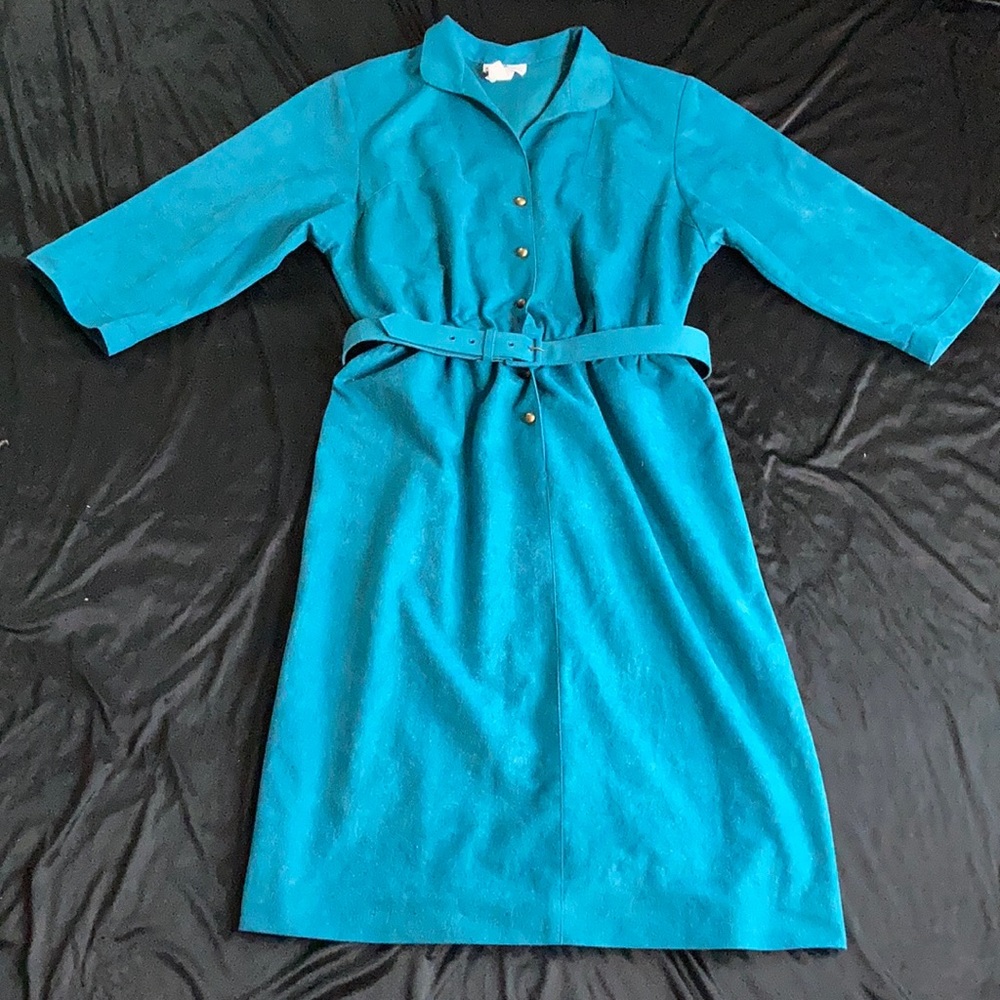 Women’s vintage style dress